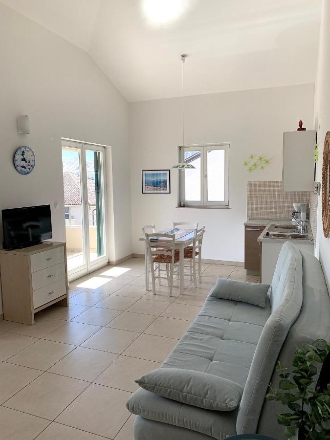 Apartments Happy Stay Center Baska Exteriör bild