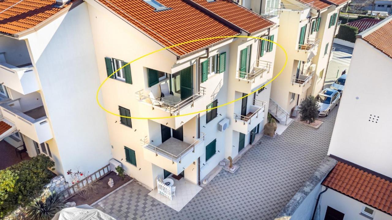 Apartments Happy Stay Center Baska Exteriör bild