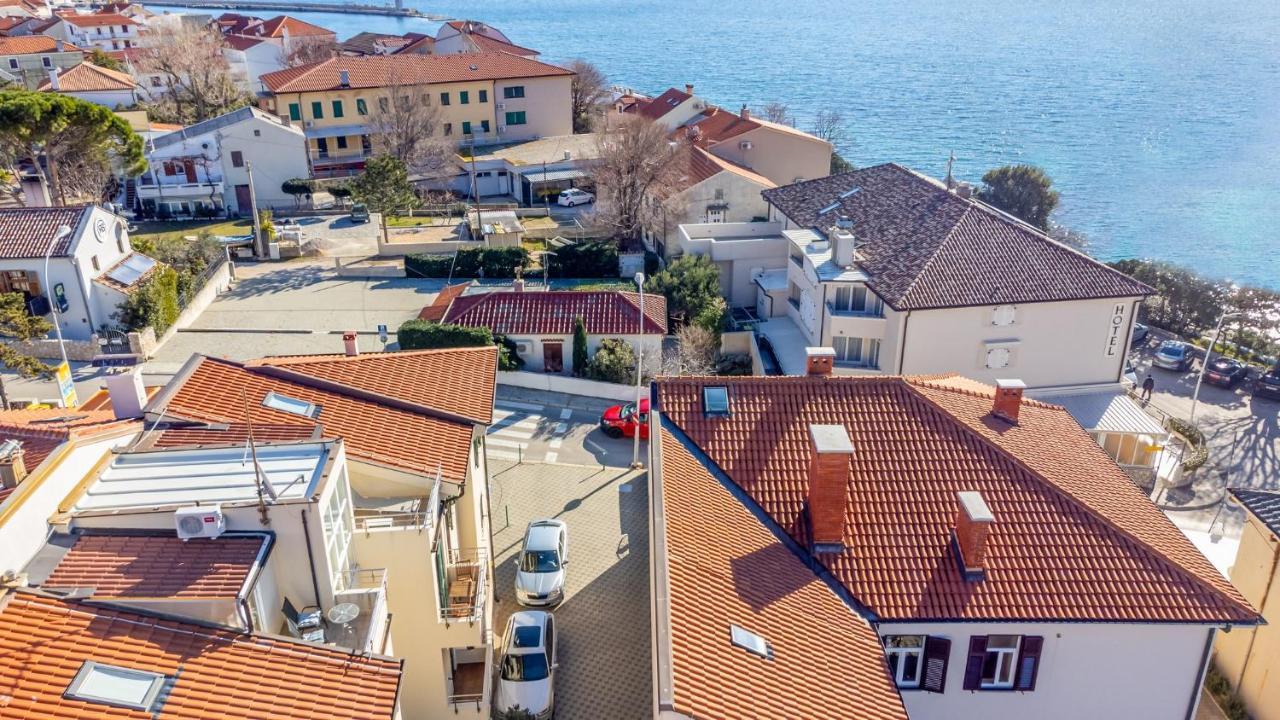 Apartments Happy Stay Center Baska Exteriör bild